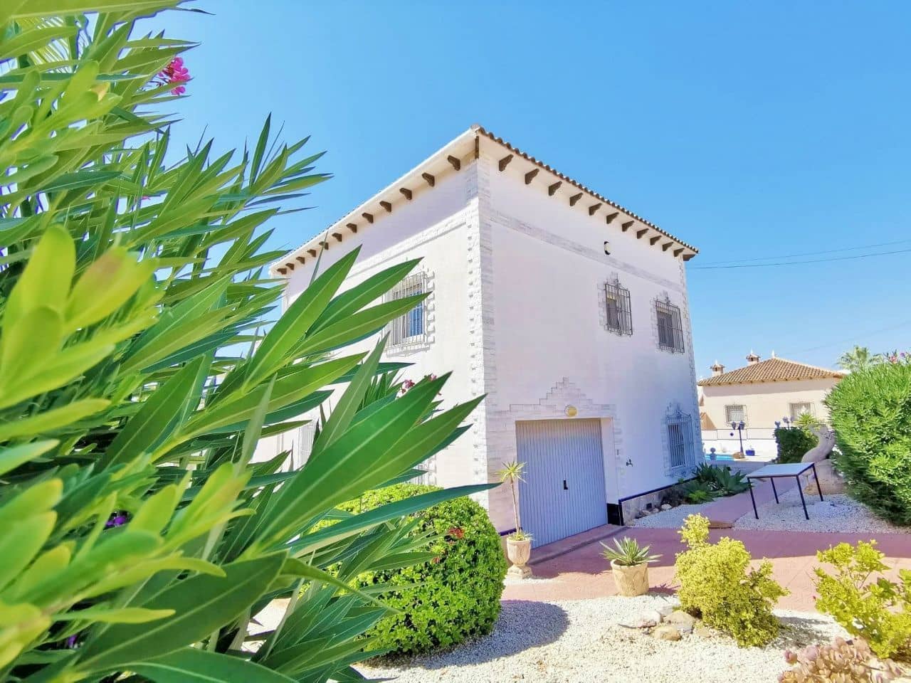 3 bedroom Villa for sale in Villamartin with pool garage - € 455,000 (Ref: 8324467)