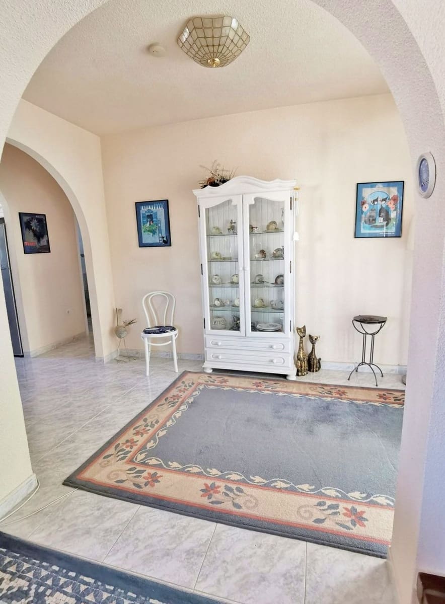 3 bedroom Villa for sale in Villamartin with pool garage - € 455,000 (Ref: 8324467)