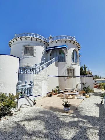 3 soverom Villa til salgs i Villamartin, Orihuela med svømmebasseng garasje - € 455 000 (Ref: 8324467)