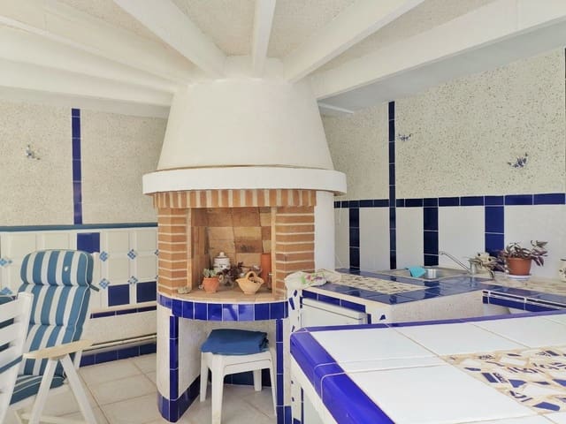 3 soverom Villa til salgs i Villamartin, Orihuela med svømmebasseng garasje - € 455 000 (Ref: 8324467)