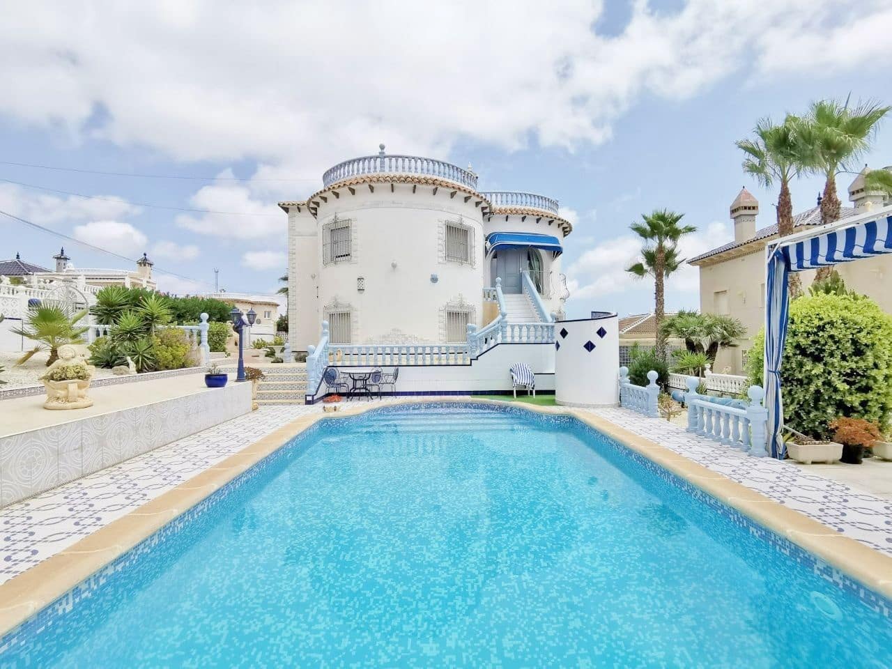 3 bedroom Villa for sale in Villamartin with pool garage - € 455,000 (Ref: 8324467)