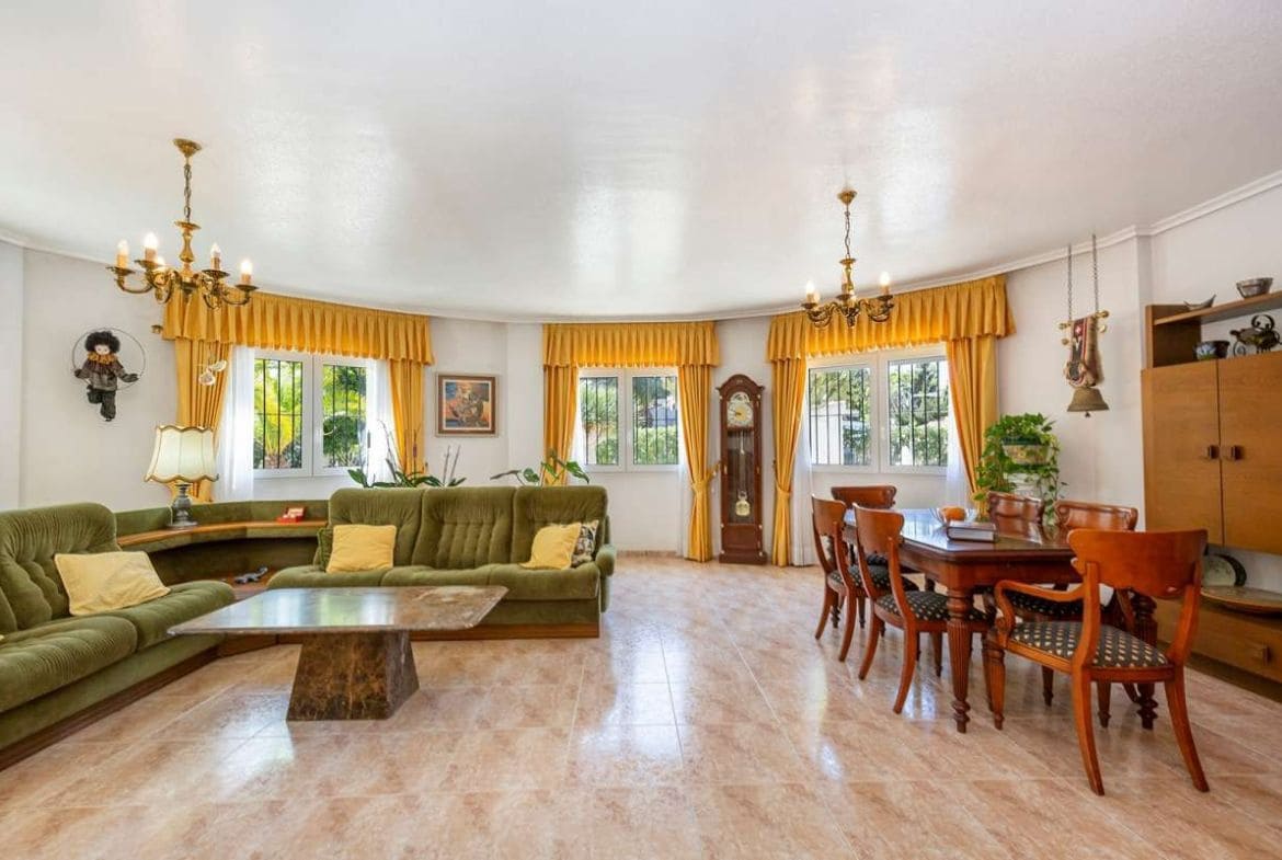 6 soverom Villa til salgs i Cabo Roig med svømmebasseng garasje - € 1 200 000 (Ref: 8685857)