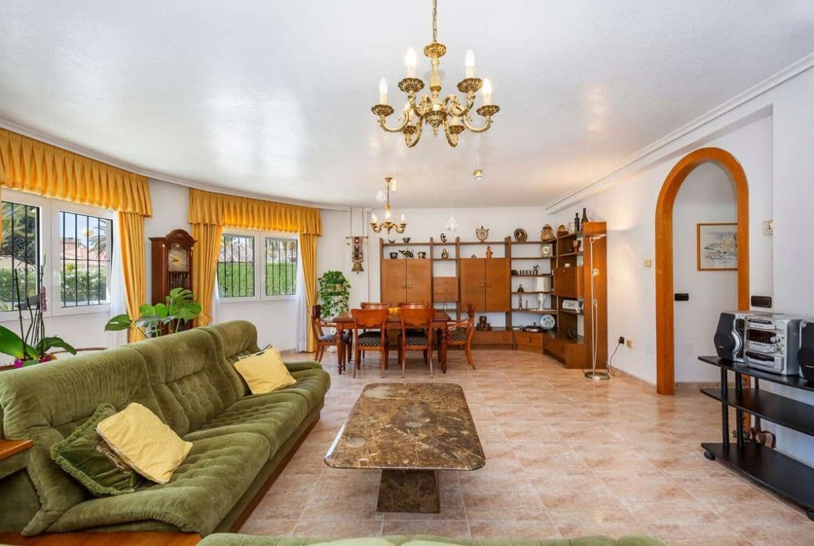 6 soverom Villa til salgs i Cabo Roig med svømmebasseng garasje - € 1 200 000 (Ref: 8685857)