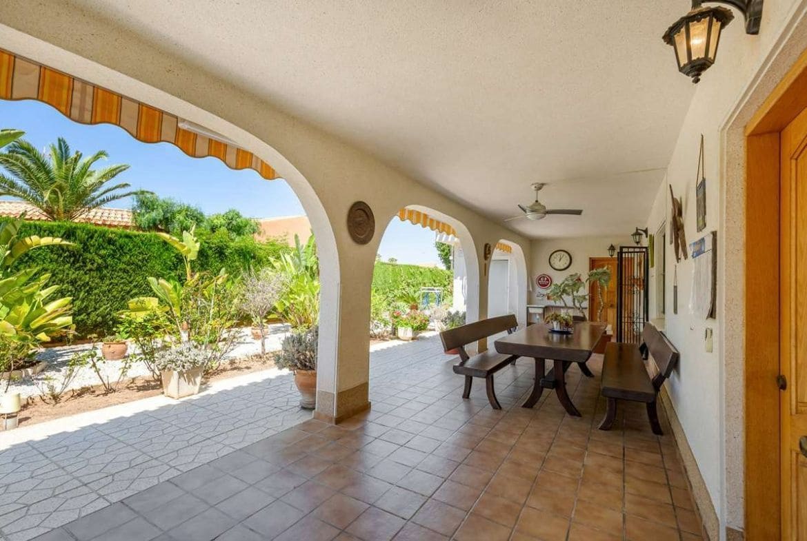 6 soverom Villa til salgs i Cabo Roig med svømmebasseng garasje - € 1 200 000 (Ref: 8685857)