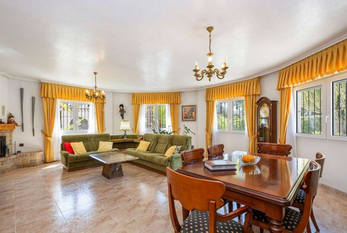 6 soverom Villa til salgs i Cabo Roig med svømmebasseng garasje - € 1 200 000 (Ref: 8685857)