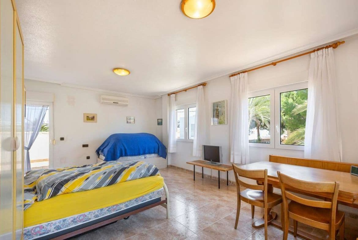 6 soverom Villa til salgs i Cabo Roig med svømmebasseng garasje - € 1 200 000 (Ref: 8685857)