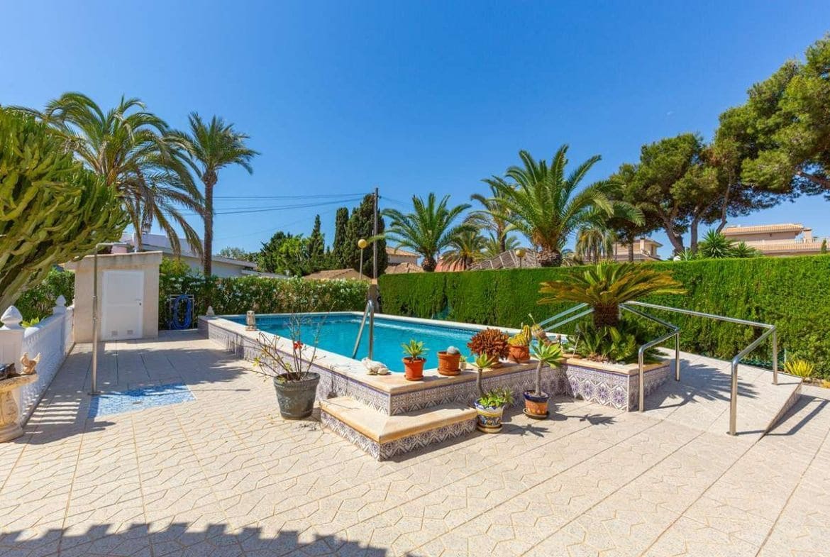 6 soverom Villa til salgs i Cabo Roig med svømmebasseng garasje - € 1 200 000 (Ref: 8685857)