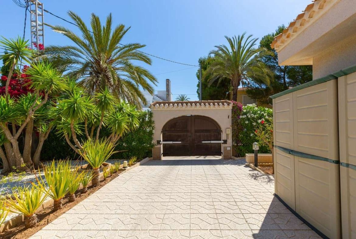 6 soverom Villa til salgs i Cabo Roig med svømmebasseng garasje - € 1 200 000 (Ref: 8685857)