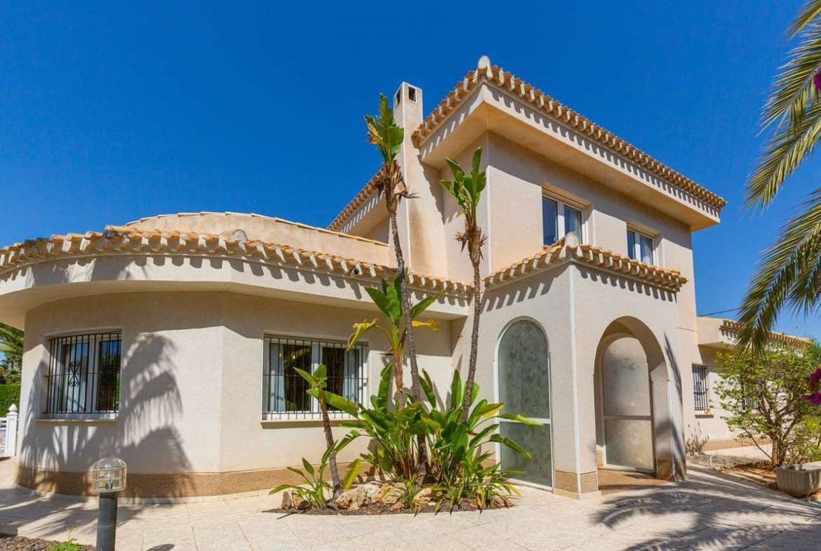 6 soverom Villa til salgs i Cabo Roig med svømmebasseng garasje - € 1 200 000 (Ref: 8685857)