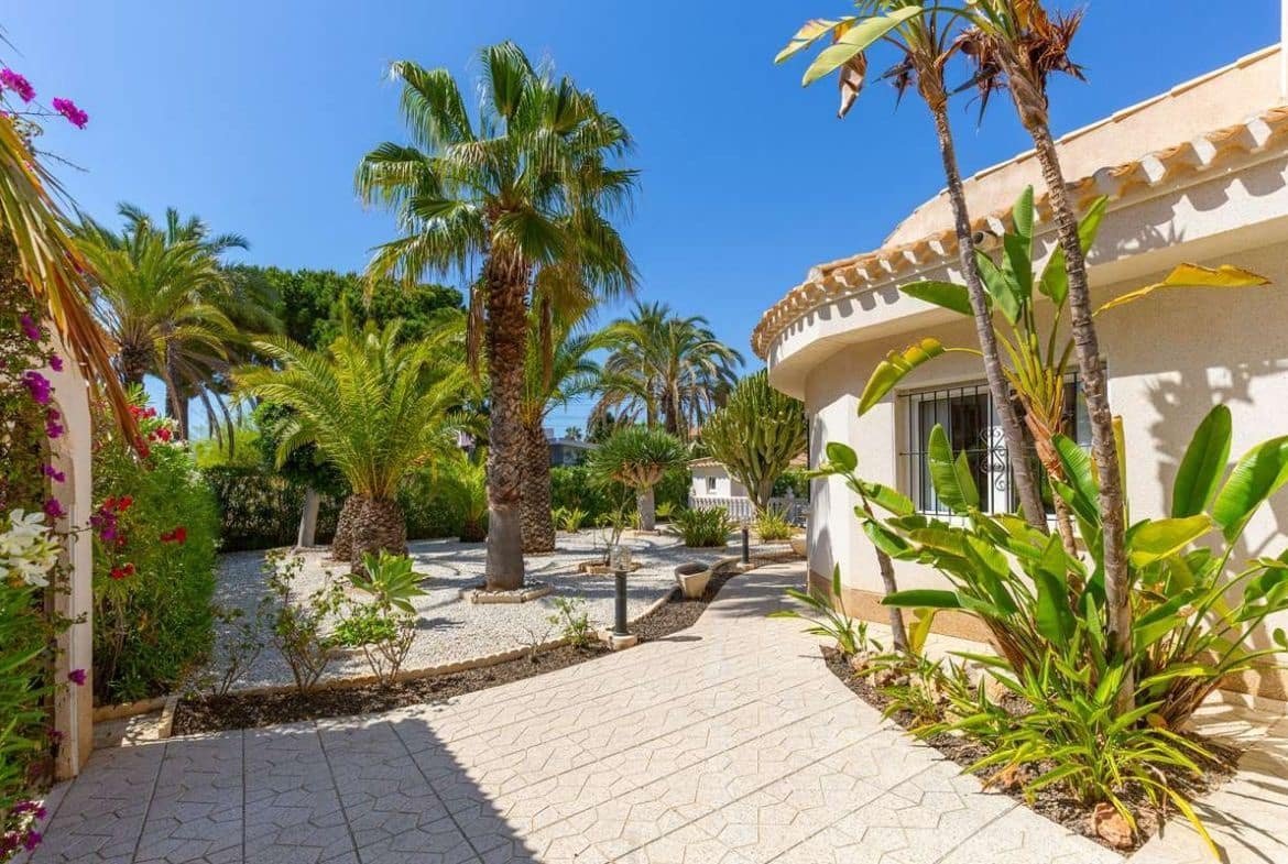 6 soverom Villa til salgs i Cabo Roig med svømmebasseng garasje - € 1 200 000 (Ref: 8685857)