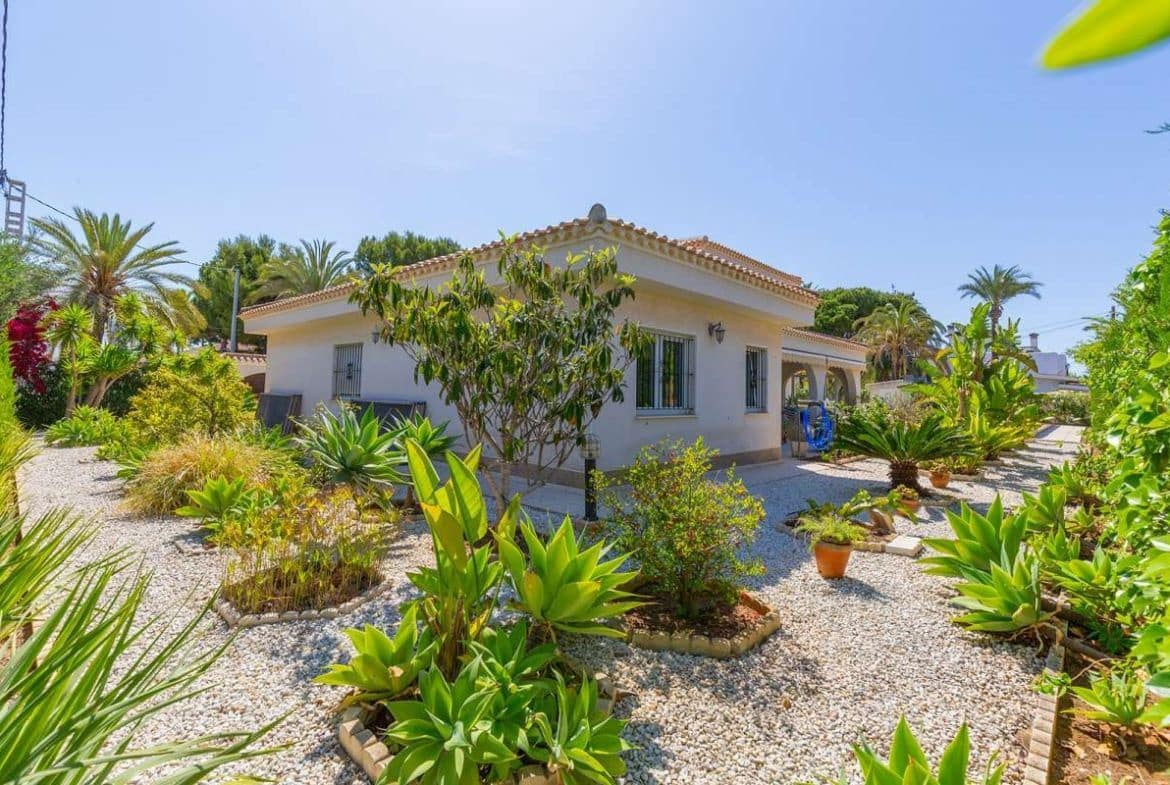 6 soverom Villa til salgs i Cabo Roig med svømmebasseng garasje - € 1 200 000 (Ref: 8685857)