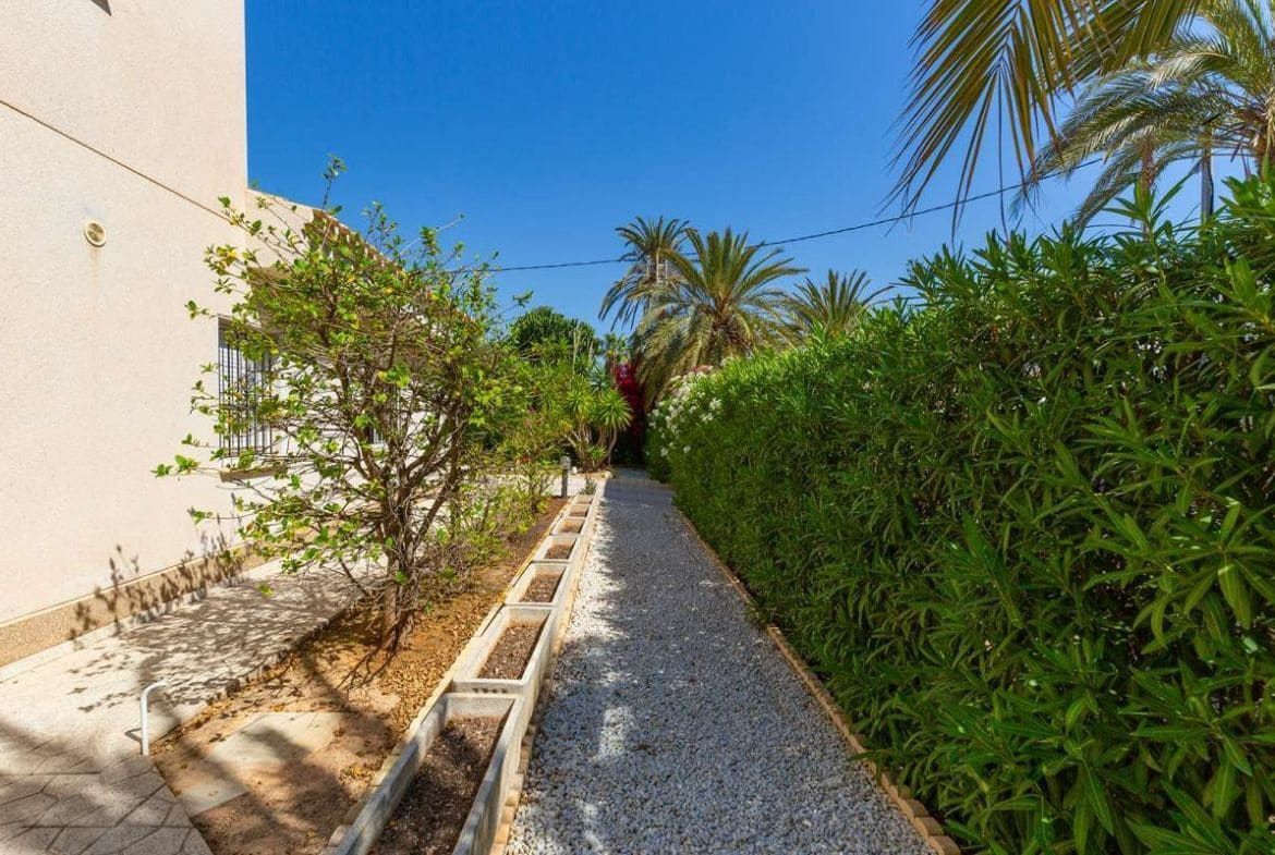 6 soverom Villa til salgs i Cabo Roig med svømmebasseng garasje - € 1 200 000 (Ref: 8685857)
