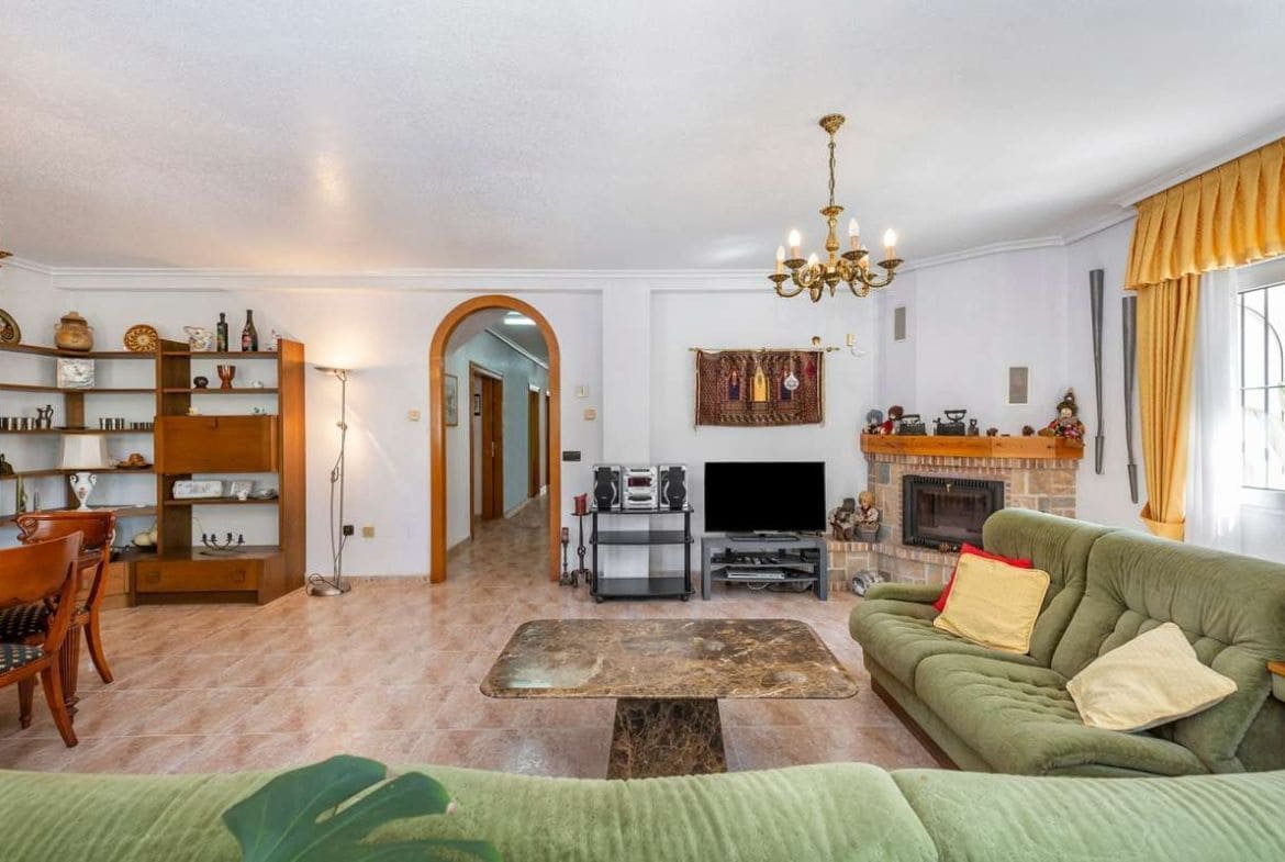 6 soverom Villa til salgs i Cabo Roig med svømmebasseng garasje - € 1 200 000 (Ref: 8685857)