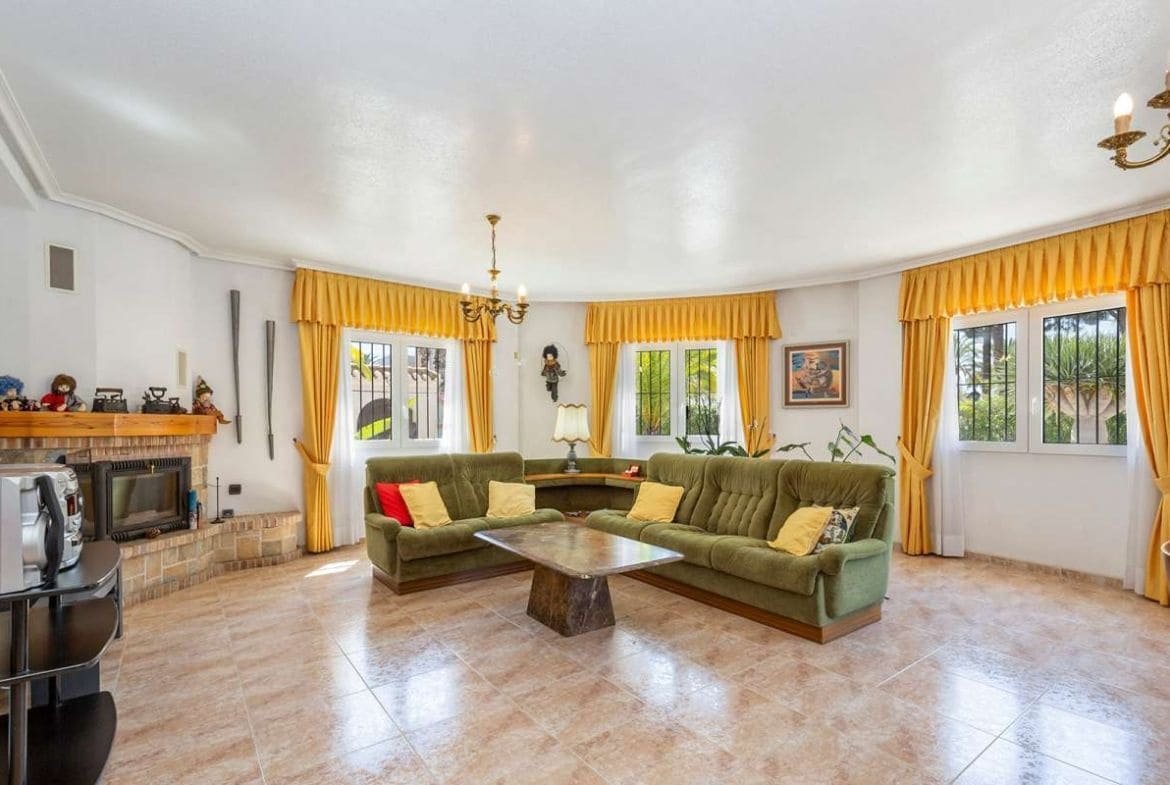 6 soverom Villa til salgs i Cabo Roig med svømmebasseng garasje - € 1 200 000 (Ref: 8685857)