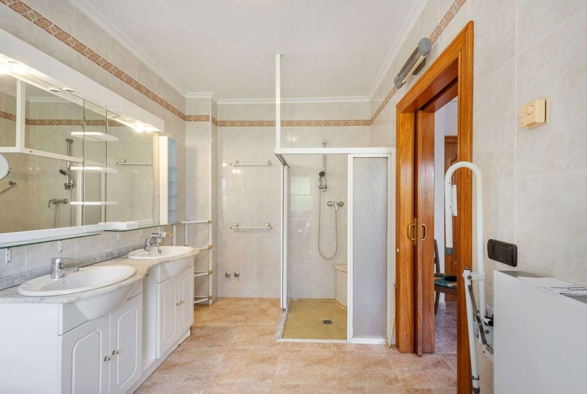 6 soverom Villa til salgs i Cabo Roig med svømmebasseng garasje - € 1 200 000 (Ref: 8685857)