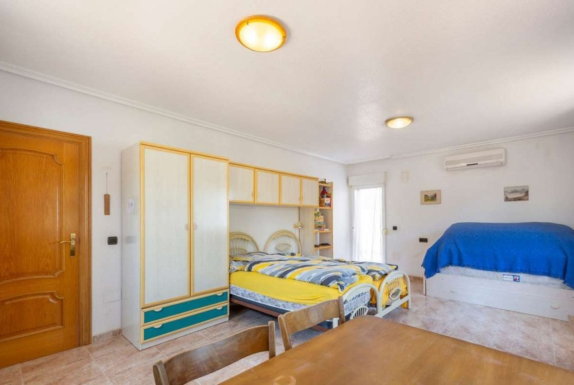 6 soverom Villa til salgs i Cabo Roig med svømmebasseng garasje - € 1 200 000 (Ref: 8685857)