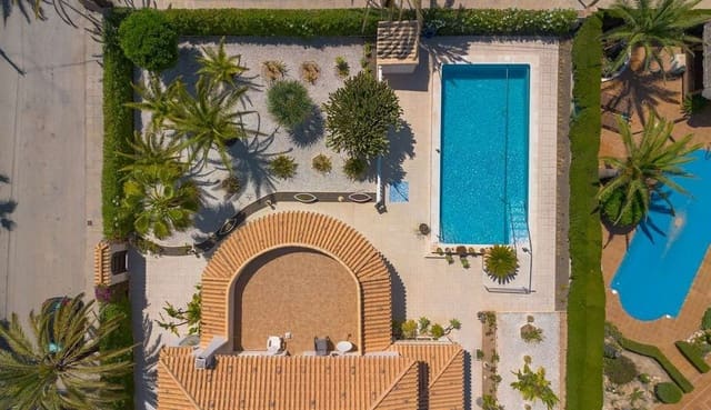 6 soverom Villa til salgs i Cabo Roig, Orihuela med svømmebasseng garasje - € 1 200 000 (Ref: 8685857)