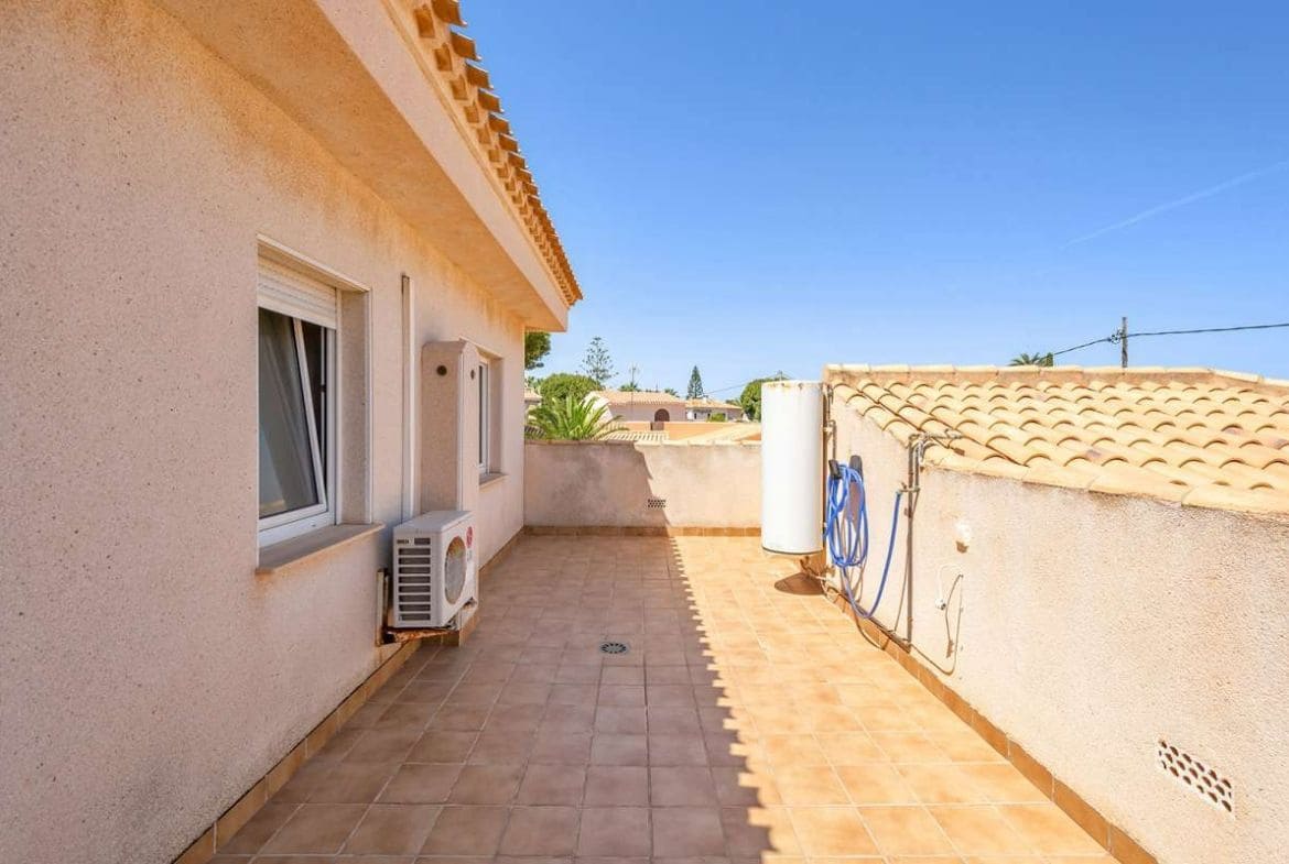 6 soverom Villa til salgs i Cabo Roig med svømmebasseng garasje - € 1 200 000 (Ref: 8685857)