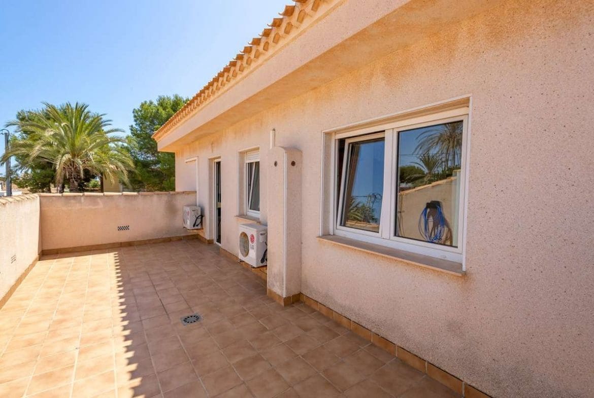 6 soverom Villa til salgs i Cabo Roig med svømmebasseng garasje - € 1 200 000 (Ref: 8685857)