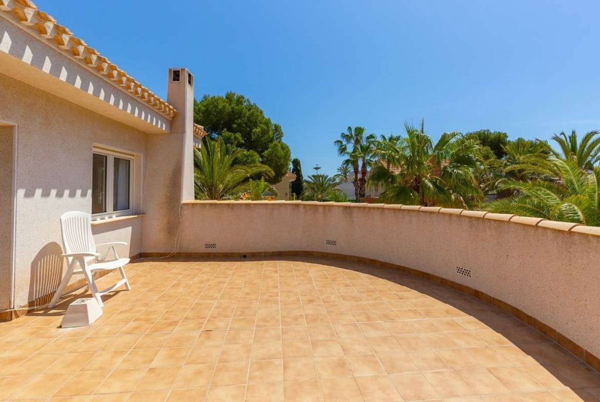 6 soverom Villa til salgs i Cabo Roig med svømmebasseng garasje - € 1 200 000 (Ref: 8685857)