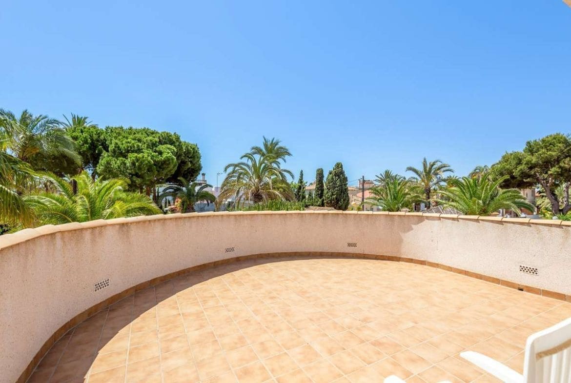 6 soverom Villa til salgs i Cabo Roig med svømmebasseng garasje - € 1 200 000 (Ref: 8685857)