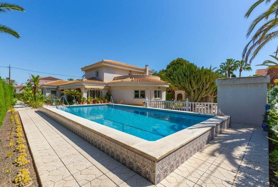 6 soverom Villa til salgs i Cabo Roig med svømmebasseng garasje - € 1 200 000 (Ref: 8685857)