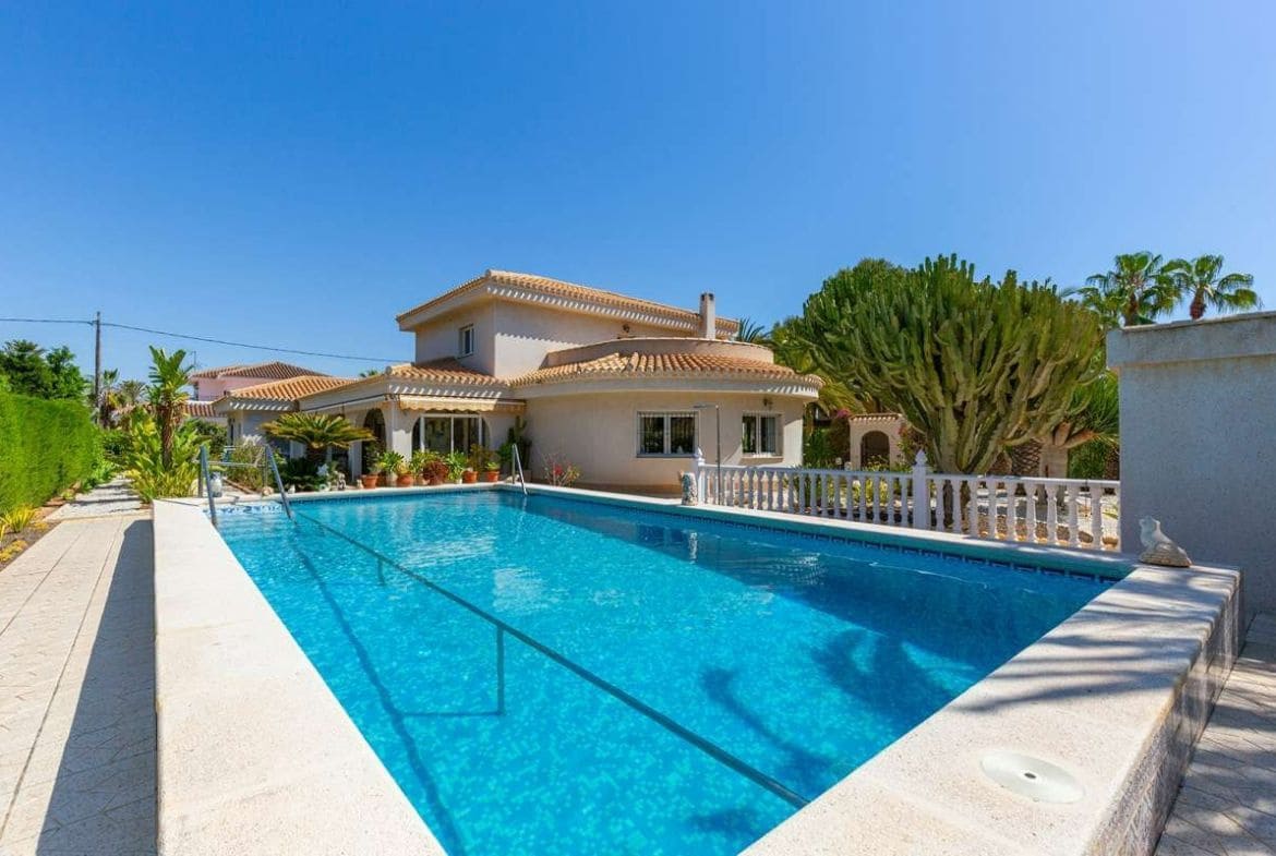 6 soverom Villa til salgs i Cabo Roig med svømmebasseng garasje - € 1 200 000 (Ref: 8685857)