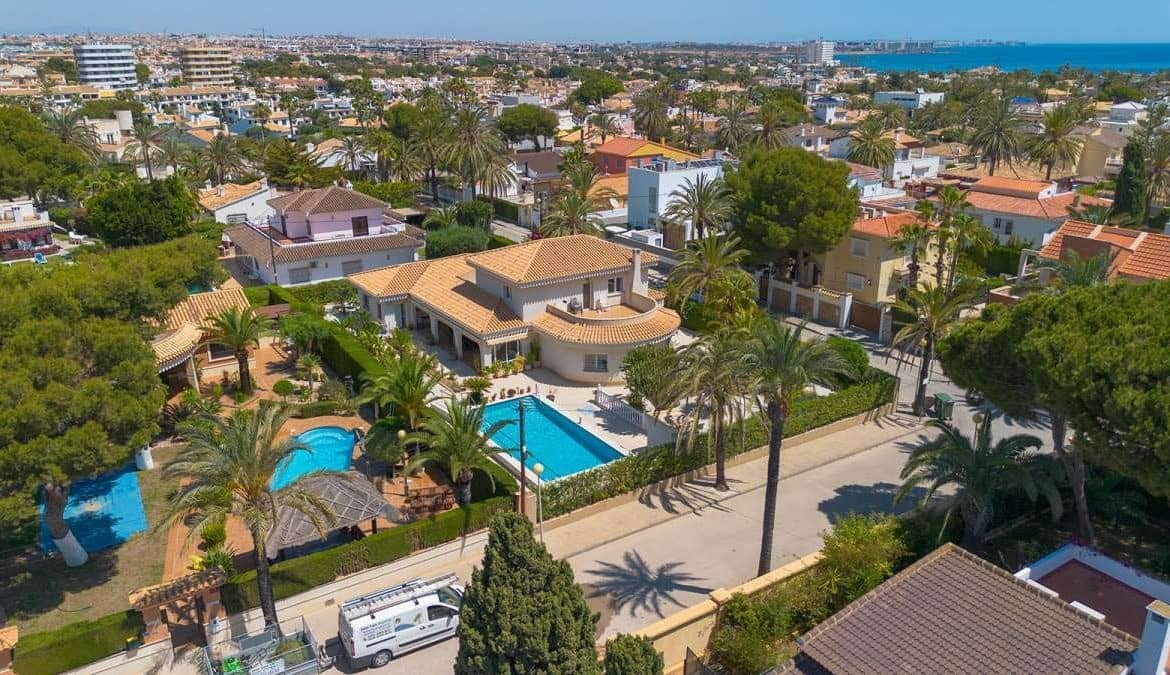 6 soverom Villa til salgs i Cabo Roig med svømmebasseng garasje - € 1 200 000 (Ref: 8685857)