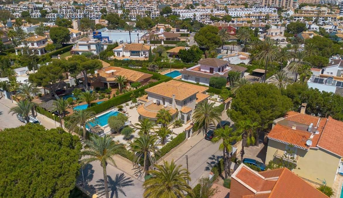 6 soverom Villa til salgs i Cabo Roig med svømmebasseng garasje - € 1 200 000 (Ref: 8685857)