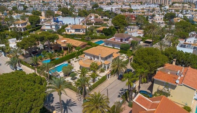 6 soverom Villa til salgs i Cabo Roig, Orihuela med svømmebasseng garasje - € 1 200 000 (Ref: 8685857)