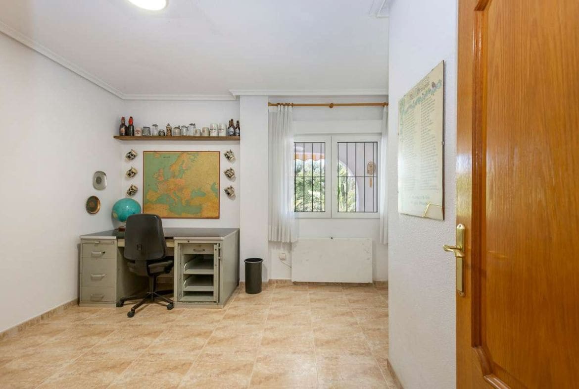 6 soverom Villa til salgs i Cabo Roig med svømmebasseng garasje - € 1 200 000 (Ref: 8685857)