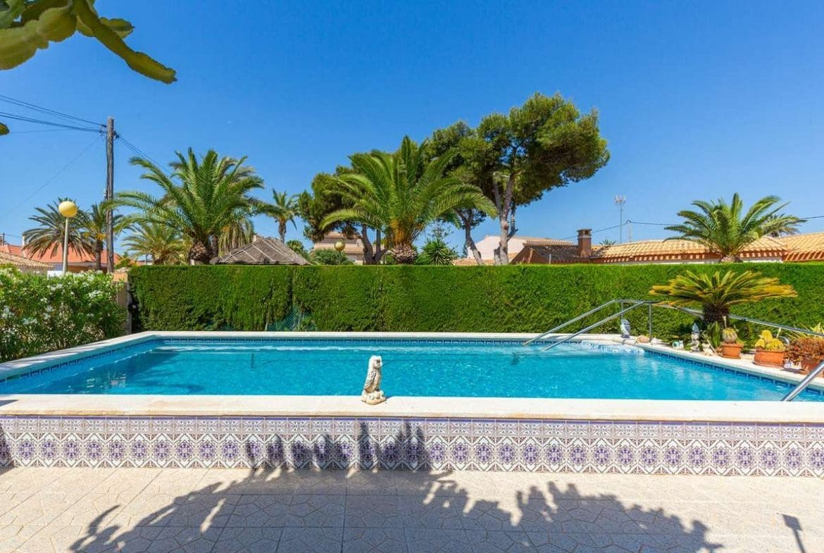 6 soverom Villa til salgs i Cabo Roig med svømmebasseng garasje - € 1 200 000 (Ref: 8685857)