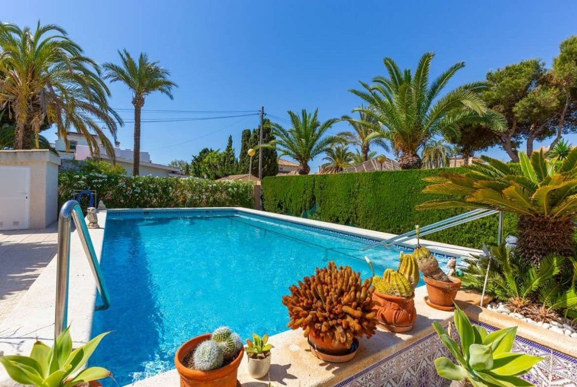 6 soverom Villa til salgs i Cabo Roig med svømmebasseng garasje - € 1 200 000 (Ref: 8685857)