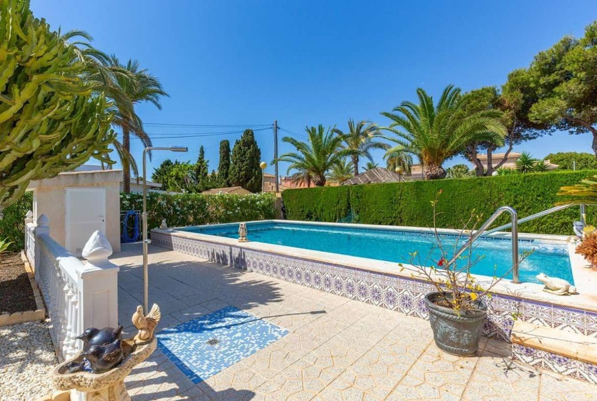 6 soverom Villa til salgs i Cabo Roig med svømmebasseng garasje - € 1 200 000 (Ref: 8685857)