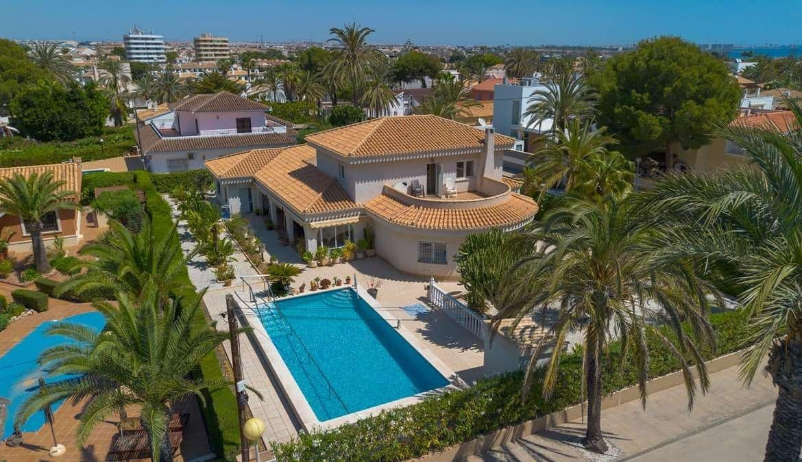 6 soverom Villa til salgs i Cabo Roig med svømmebasseng garasje - € 1 200 000 (Ref: 8685857)