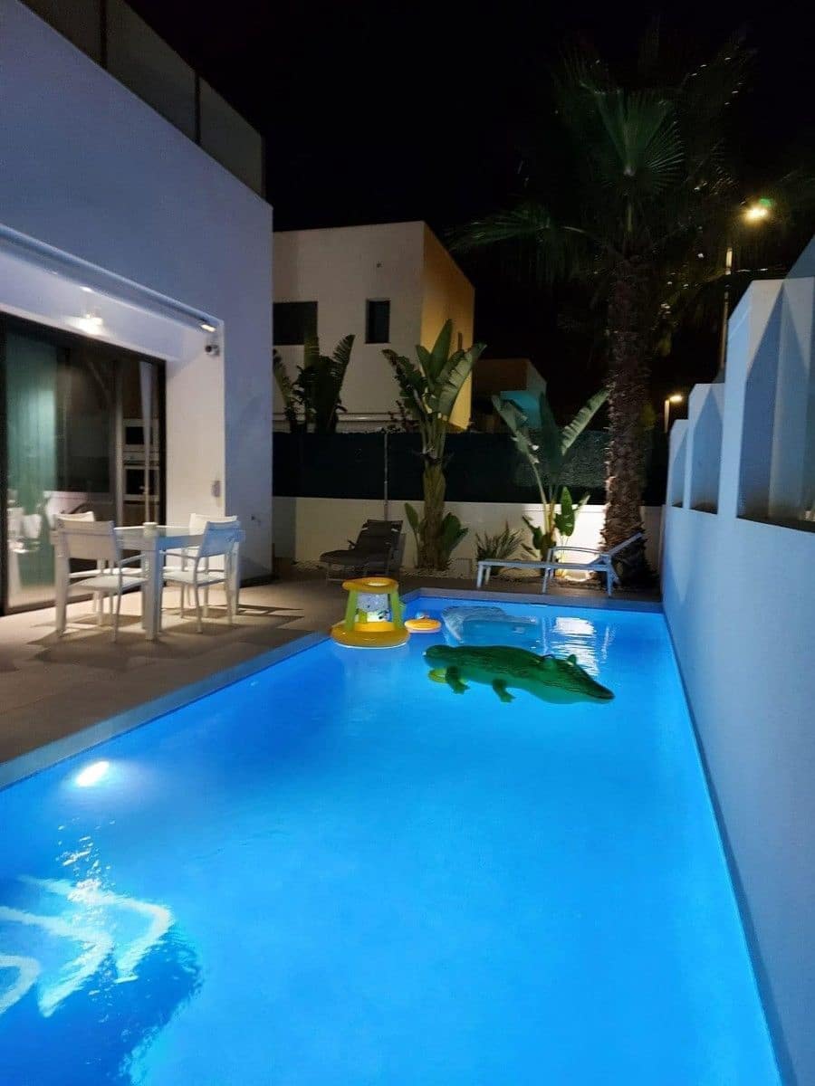 Chalet de 3 habitaciones en Santiago de la Ribera en venta con piscina garaje - 399.990 € (Ref: 8685859)