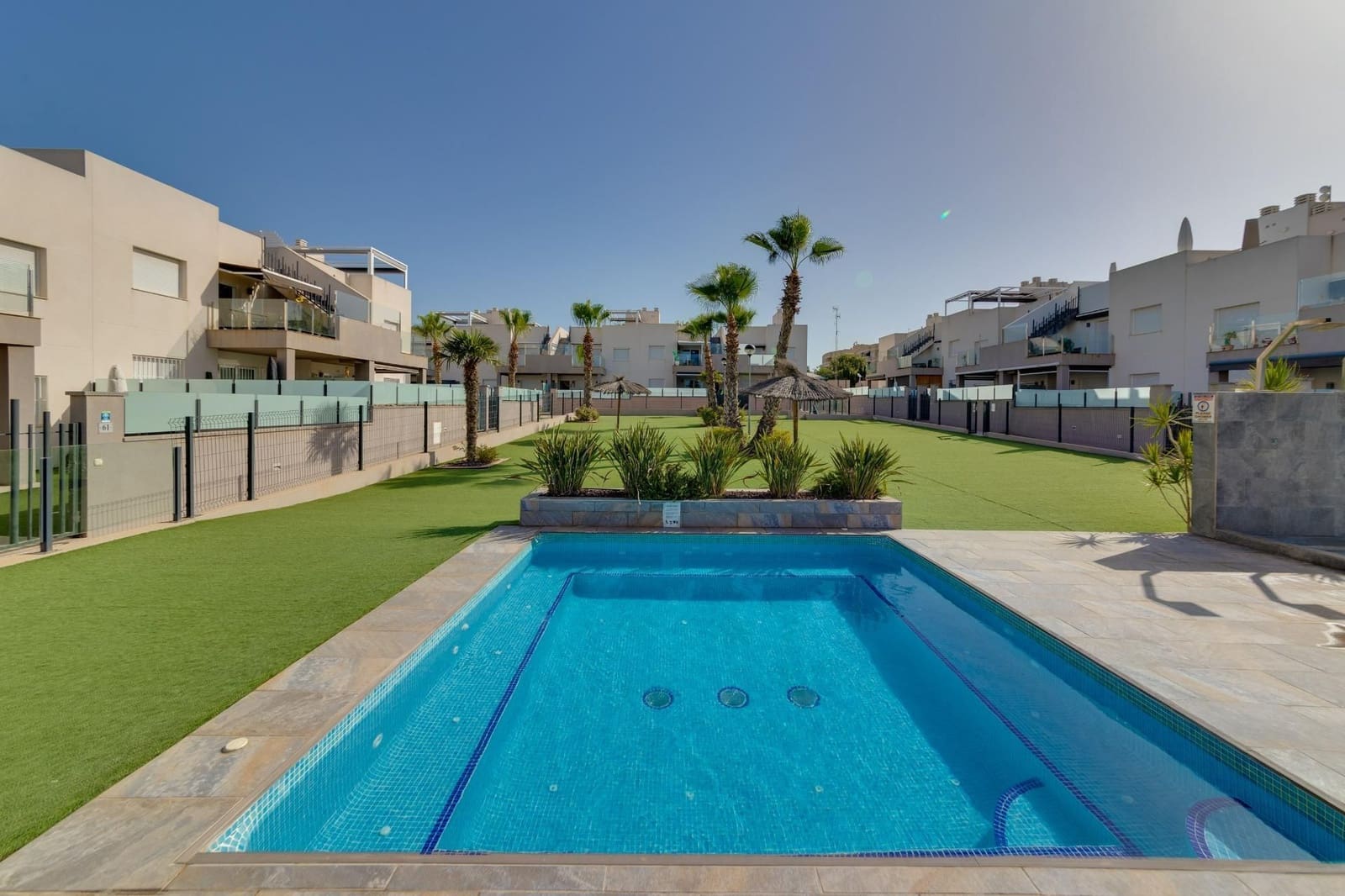 2 bedroom Bungalow for sale in Torrevieja with pool garage - € 255,000 (Ref: 8781141)