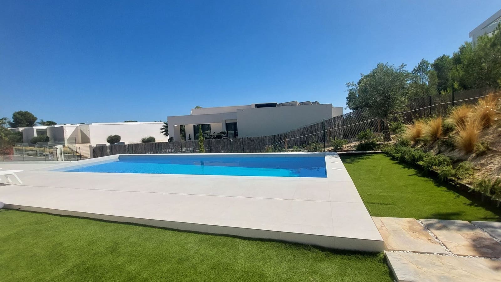 3 sypialnia Willa na sprzedaż w Orihuela Costa z basenem garażem - 1 150 000 € (Ref: 8783516)