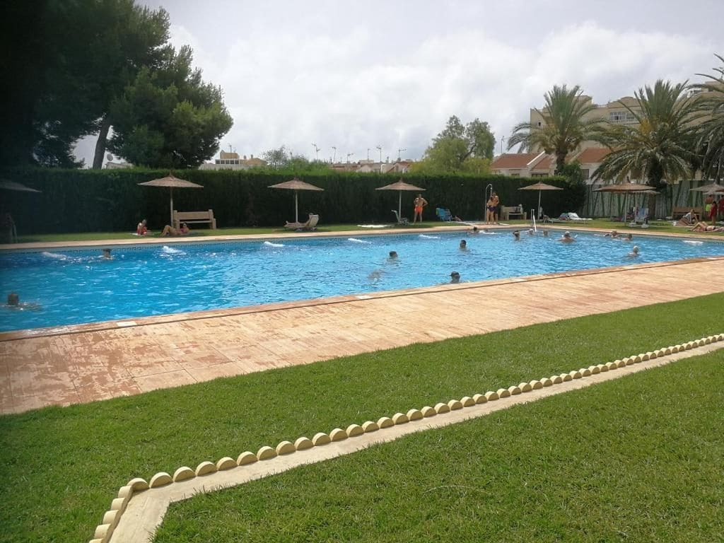 Bungalow de 2 habitaciones en Torrevieja en venta con piscina garaje - 179.900 € (Ref: 8907209)