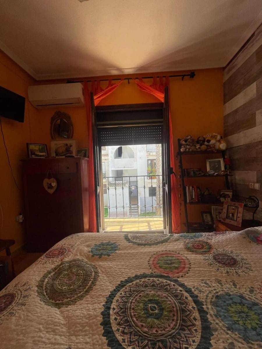 Bungalow de 2 habitaciones en Torrevieja en venta con piscina garaje - 179.900 € (Ref: 8907209)