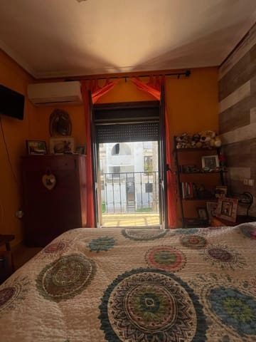 Bungalow de 2 habitaciones en Torrevieja en venta con piscina garaje - 179.900 € (Ref: 8907209)