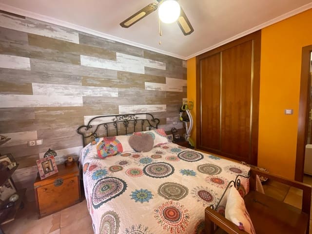 Bungalow de 2 habitaciones en Torrevieja en venta con piscina garaje - 179.900 € (Ref: 8907209)