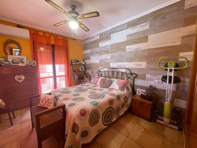 Bungalow de 2 habitaciones en Torrevieja en venta con piscina garaje - 179.900 € (Ref: 8907209)