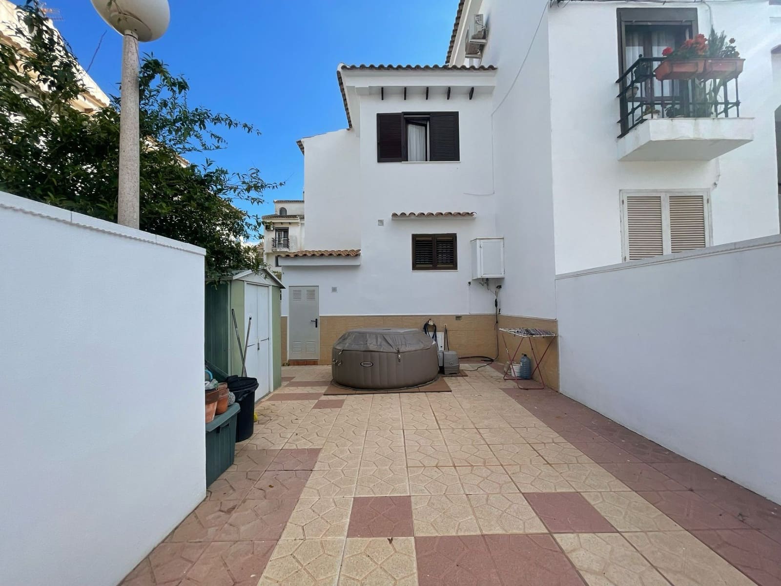 Bungalow de 2 habitaciones en Torrevieja en venta con piscina garaje - 179.900 € (Ref: 8907209)
