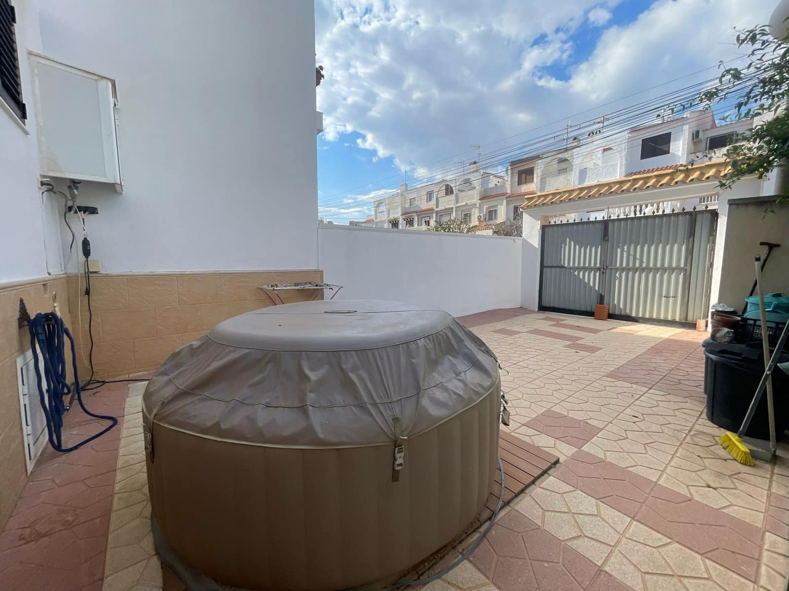 Bungalow de 2 habitaciones en Torrevieja en venta con piscina garaje - 179.900 € (Ref: 8907209)