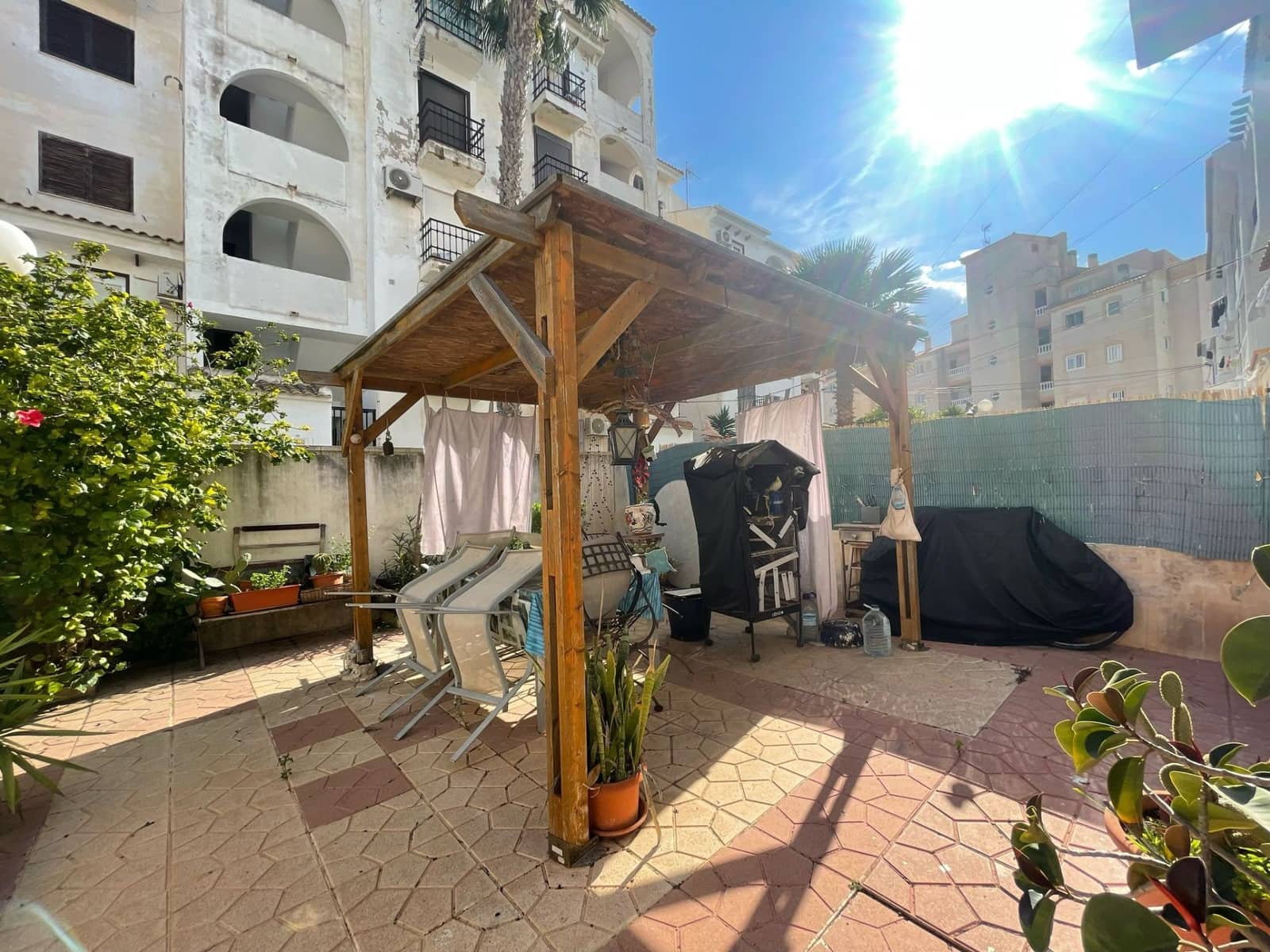 Bungalow de 2 habitaciones en Torrevieja en venta con piscina garaje - 179.900 € (Ref: 8907209)