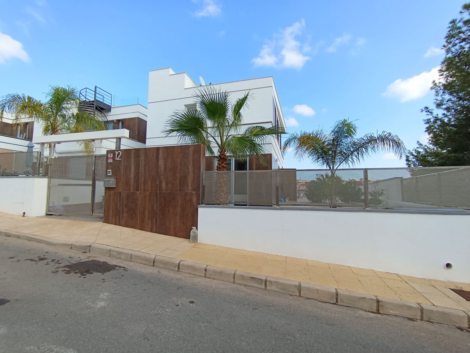 3 bedroom Villa for sale in Villamartin - € 435,000 (Ref: 8907214)