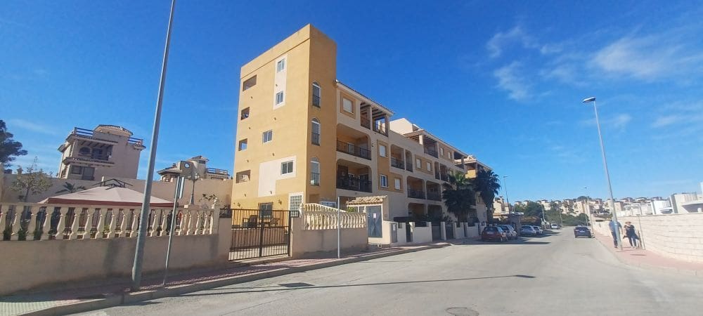 2 soveværelse Penthouse til salg i Villamartin med swimmingpool - € 139.995 (Ref: 8934868)