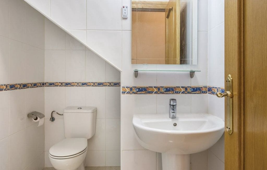 3 makuuhuone Omakotitalo myytävänä paikassa Villamartin mukana uima-altaan - 165 000 € (Ref: 8982143)