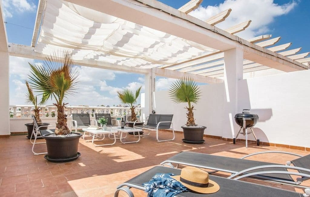 3 makuuhuone Omakotitalo myytävänä paikassa Villamartin mukana uima-altaan - 165 000 € (Ref: 8982143)